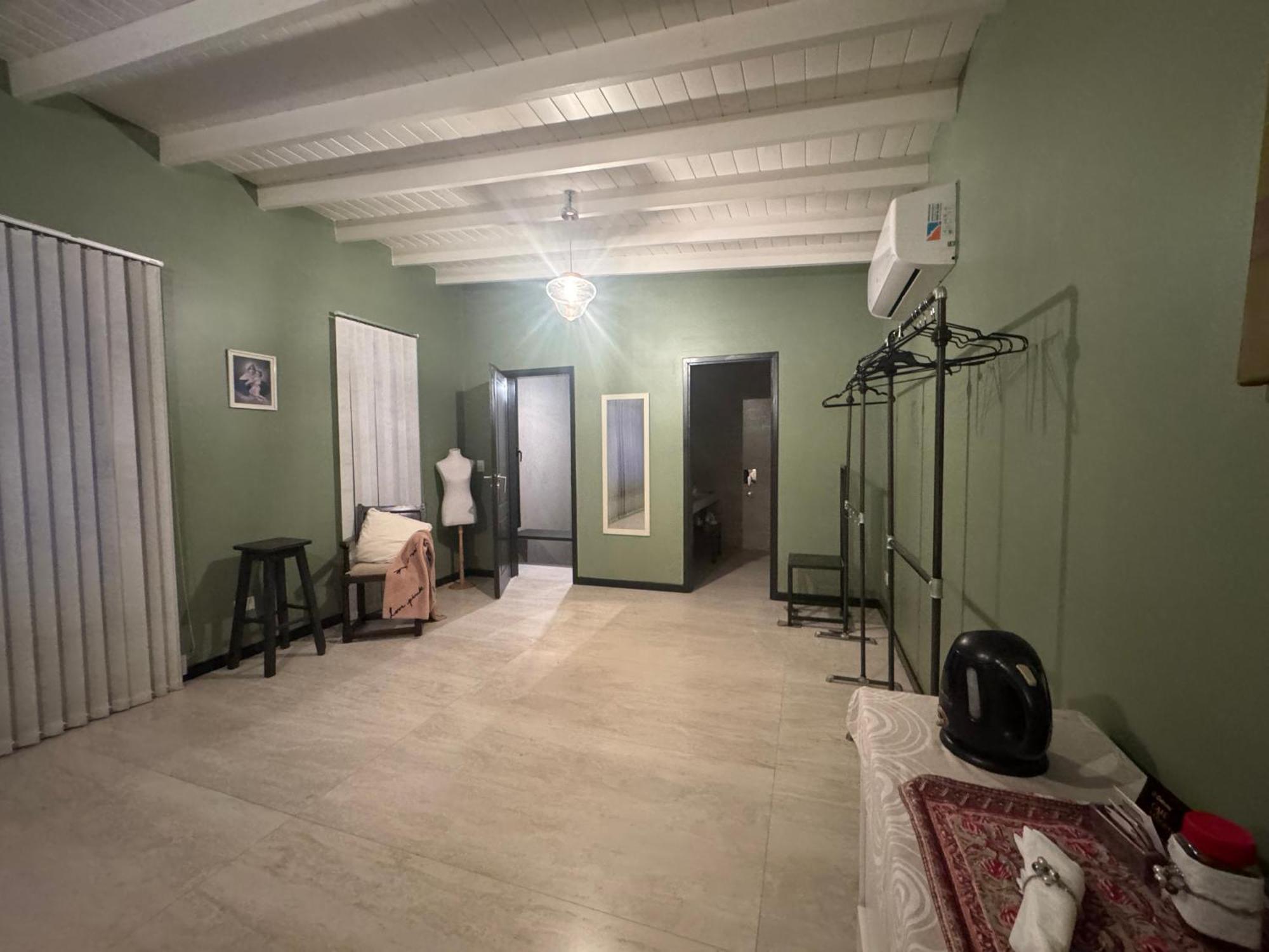 Casa De Huespedes En *